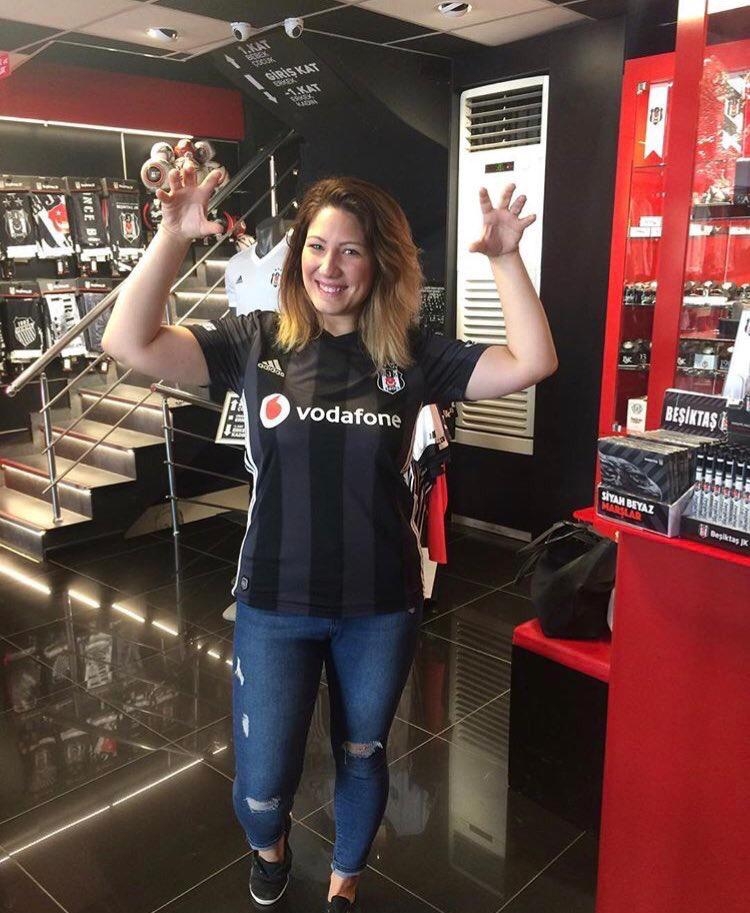 Beşiktaş’ın yeni sezon formaları satışta! İşte ilk fotoğraflar - Görsel 3