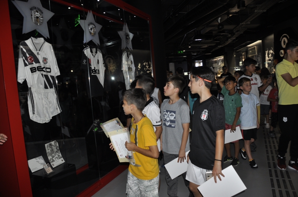 Geleceğin KaraKartalları Beşiktaş JK Müzesini ziyaret etti - Görsel 1