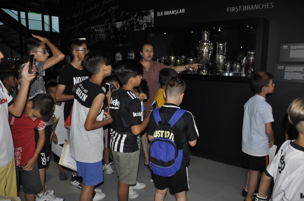 Geleceğin KaraKartalları Beşiktaş JK Müzesini ziyaret etti - Görsel 2