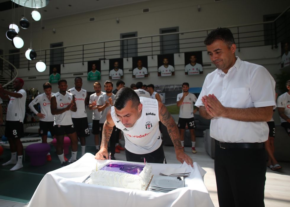 Gary Medel’in doğum günü kutlandı - Görsel 1