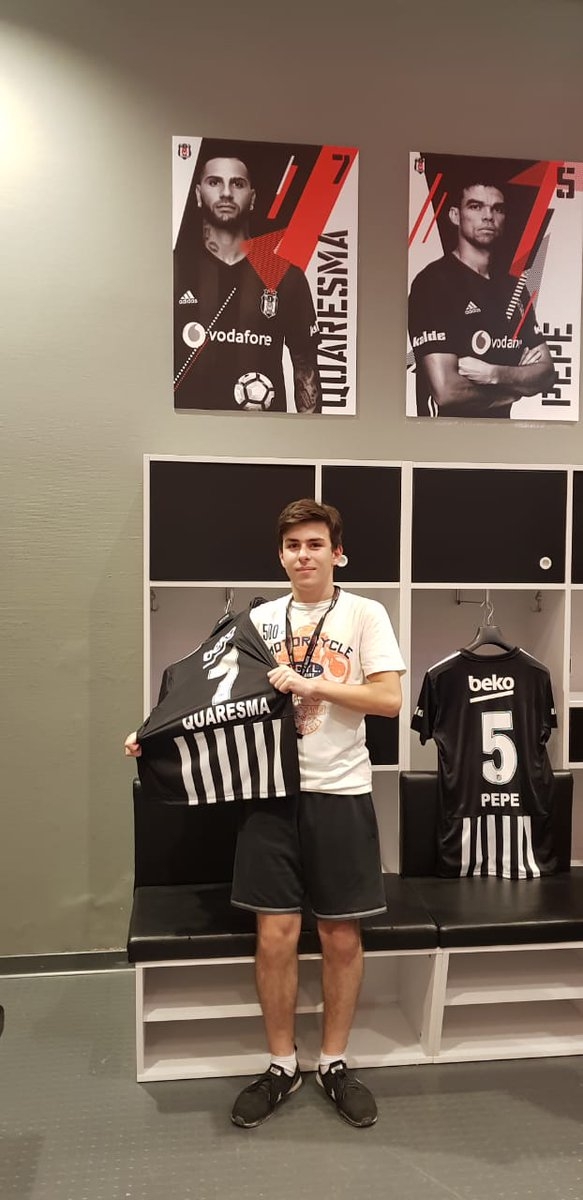 İstanbul’u gezmeye gelen bir İngiliz turistin Beşiktaş aşkı ❤ - Görsel 3