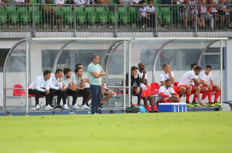 İşte LASK Linz - Beşiktaş mücadelesinin ilk yarısından kareler - Görsel 1