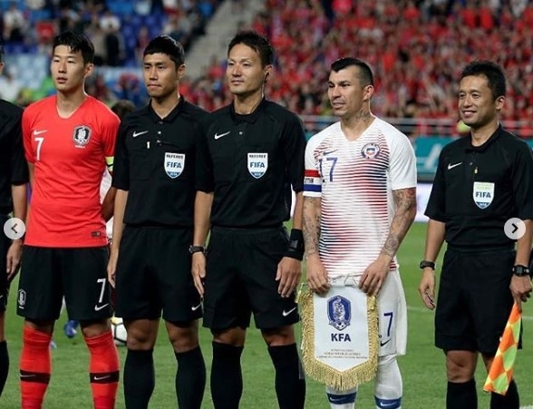 Şili Milli takımı ile sahaya kaptan olarak çıkan Medel'den 4 fotoğraflık paylaşım - Görsel 2