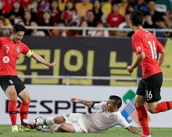 Şili Milli takımı ile sahaya kaptan olarak çıkan Medel'den 4 fotoğraflık paylaşım - Görsel 4