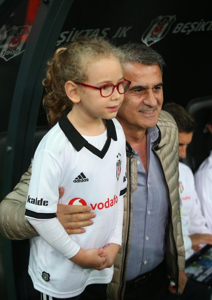 Beşiktaş - Kaysersipor maçının ilk yarısından kareler - Görsel 17