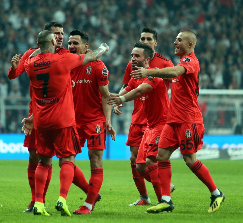 Beşiktaş - Çaykur Rizespor maçının ilk yarısından kareler - Görsel 11