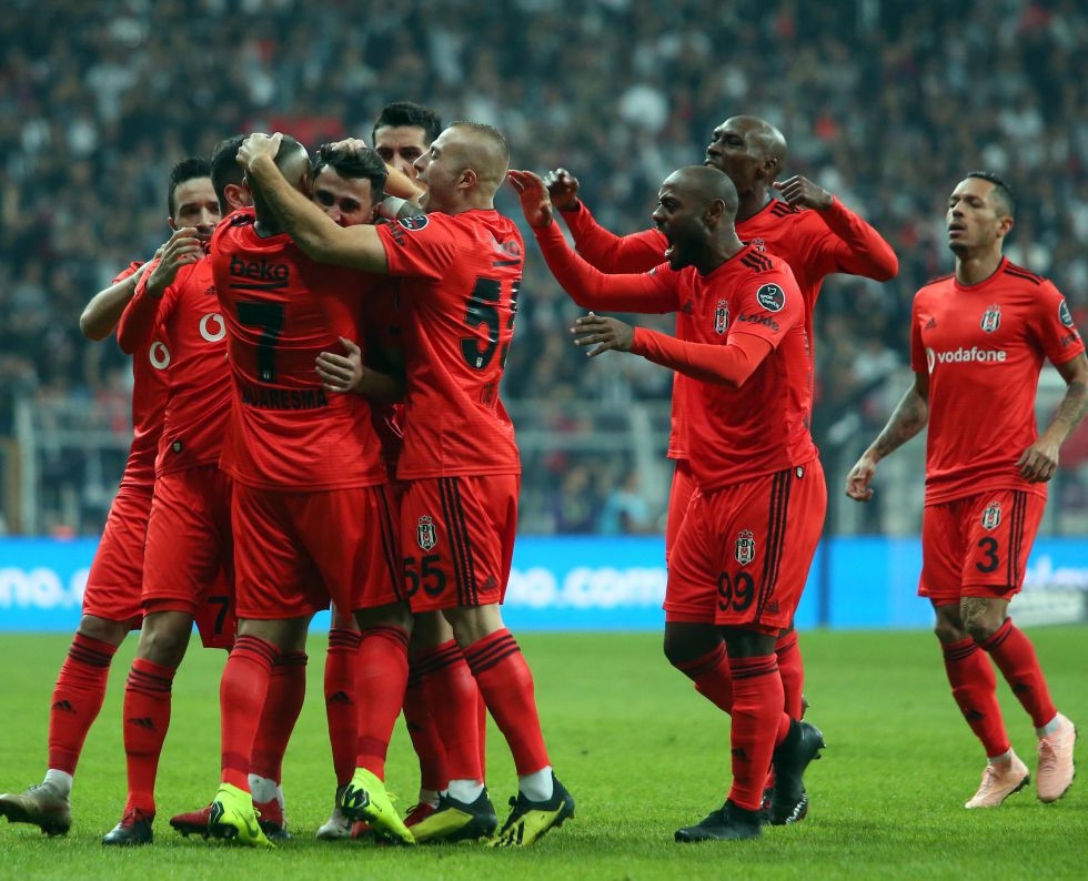 Beşiktaş - Çaykur Rizespor maçının ilk yarısından kareler - Görsel 12