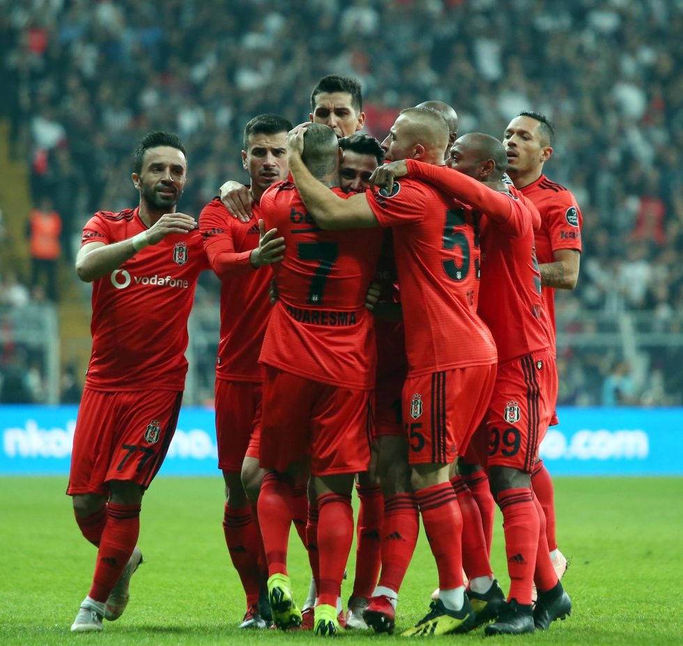 Beşiktaş - Çaykur Rizespor maçının ilk yarısından kareler - Görsel 13
