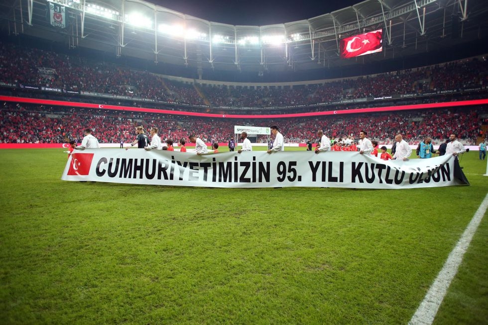 Beşiktaş - Çaykur Rizespor maçının ilk yarısından kareler - Görsel 18