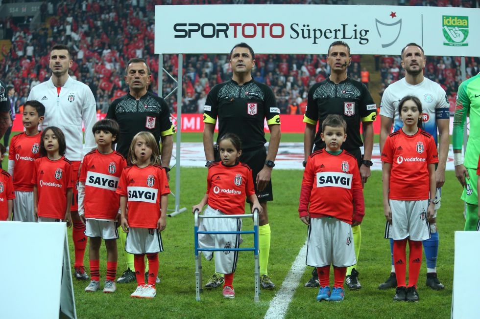 Beşiktaş - Çaykur Rizespor maçının ilk yarısından kareler - Görsel 19