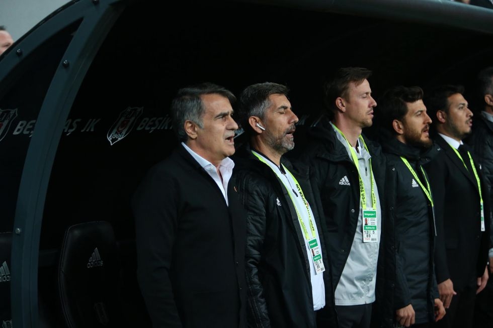 Beşiktaş - Çaykur Rizespor maçının ilk yarısından kareler - Görsel 2