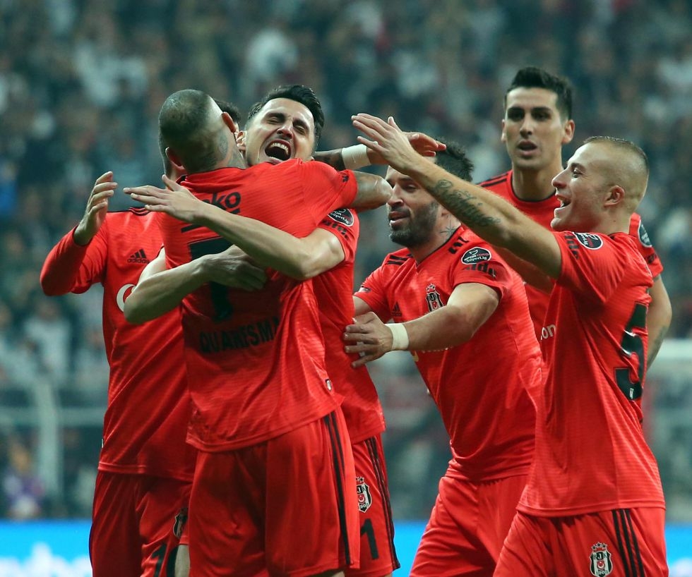 Beşiktaş - Çaykur Rizespor maçının ilk yarısından kareler - Görsel 4