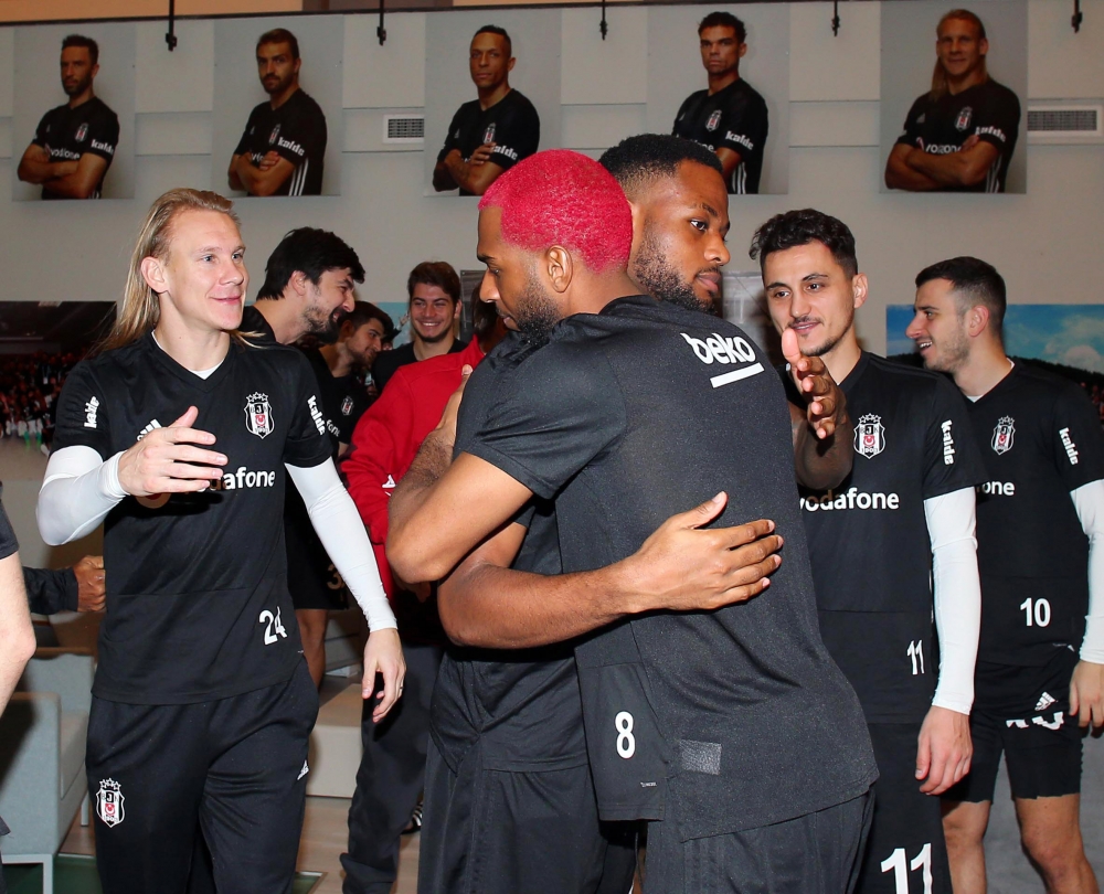 Ryan Babel'e tesislerde doğum günü kutlaması - Görsel 8
