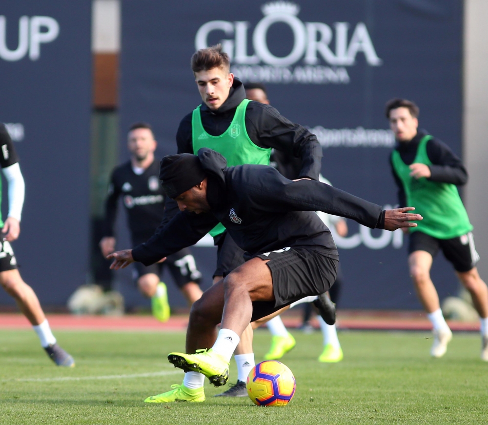 Beşiktaş'ın yeni transferi Mirin ilk antrenmana çıktı - Görsel 16