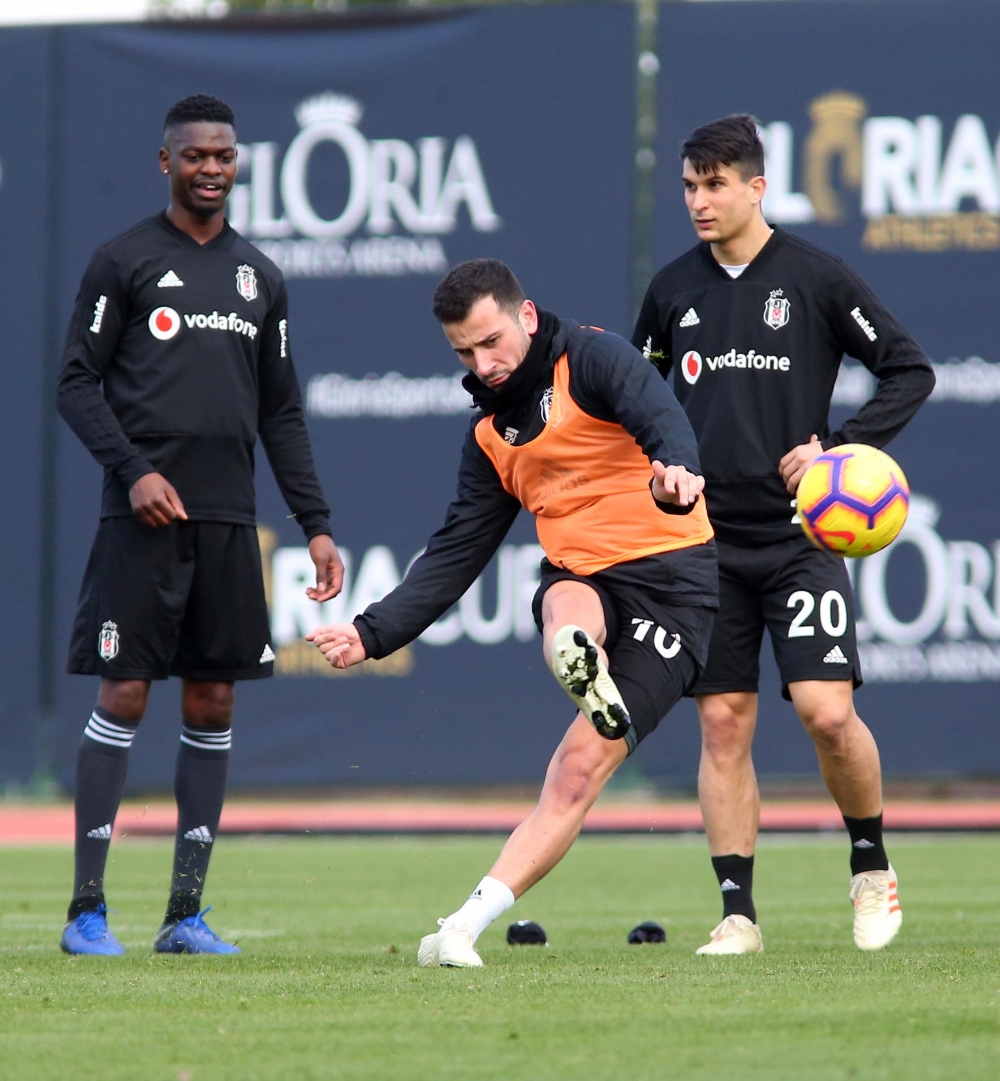 Beşiktaş'ın yeni transferi Mirin ilk antrenmana çıktı - Görsel 7