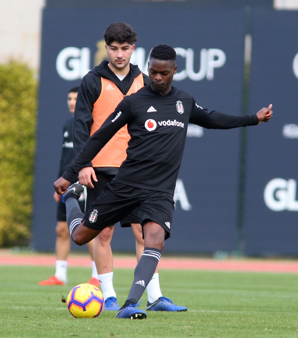 Beşiktaş'ın yeni transferi Mirin ilk antrenmana çıktı - Görsel 9