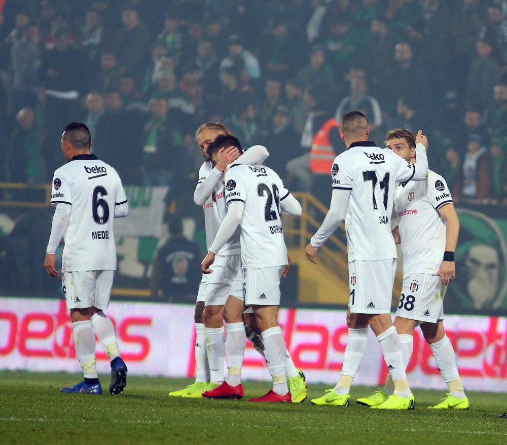 Akhisarspor - Beşiktaş maçının ilk yarısından kareler - Görsel 1