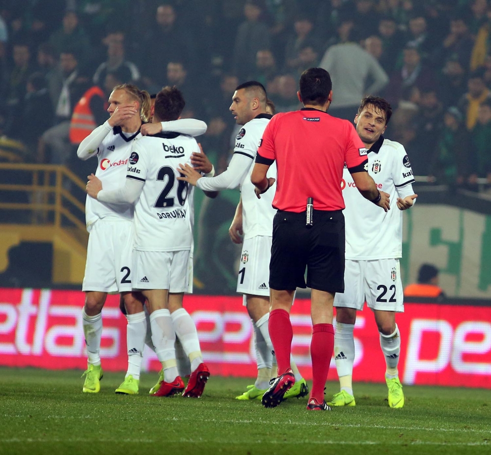 Akhisarspor - Beşiktaş maçının ilk yarısından kareler - Görsel 13