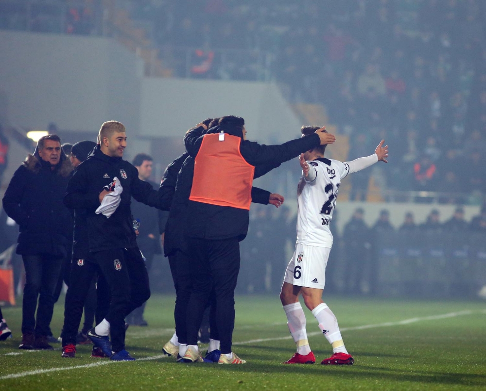 Akhisarspor - Beşiktaş maçının ilk yarısından kareler - Görsel 15