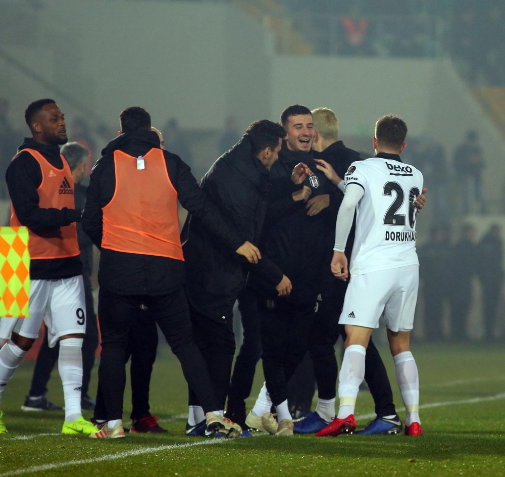 Akhisarspor - Beşiktaş maçının ilk yarısından kareler - Görsel 18