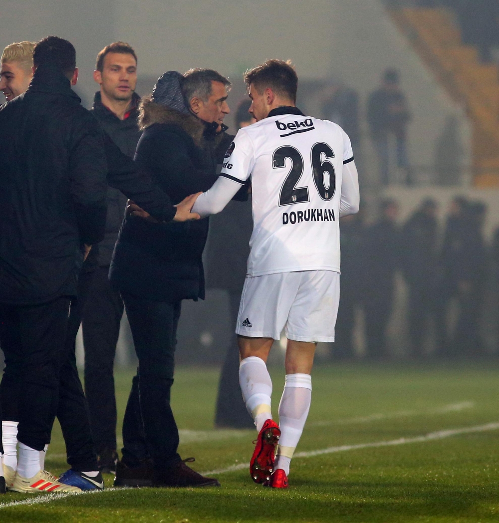 Akhisarspor - Beşiktaş maçının ilk yarısından kareler - Görsel 19