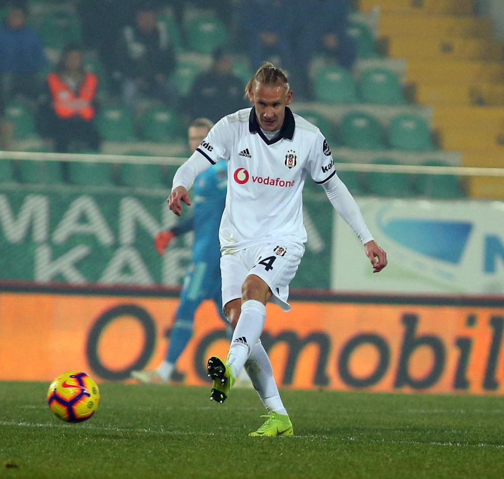Akhisarspor - Beşiktaş maçının ilk yarısından kareler - Görsel 37