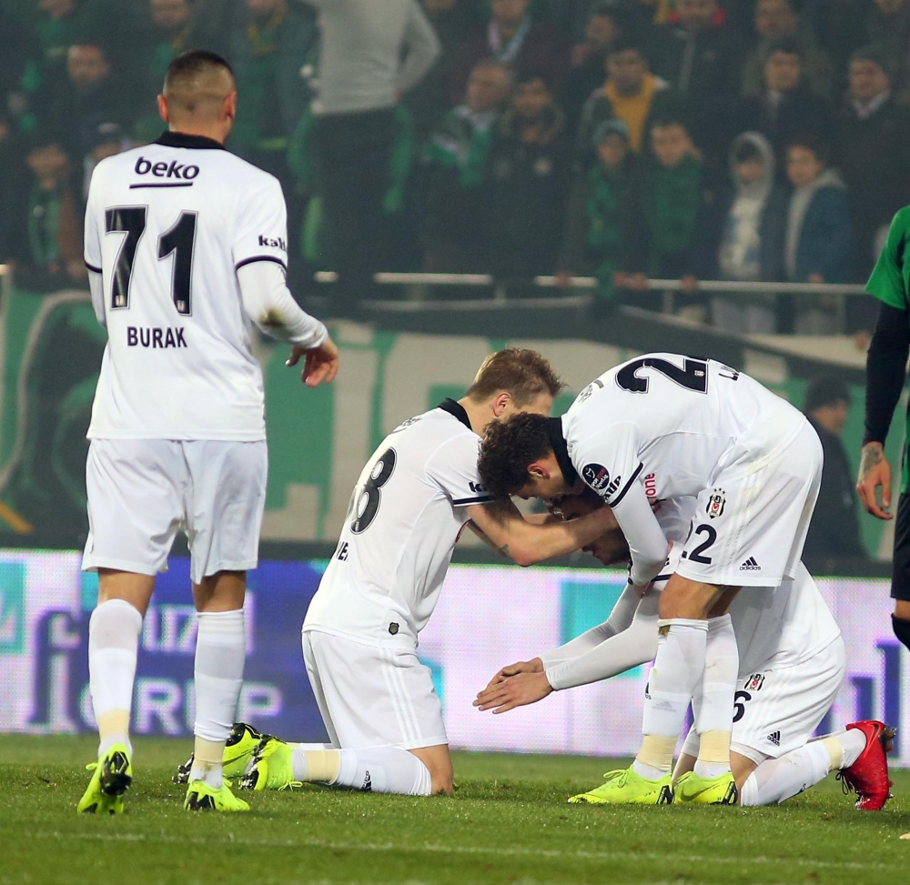 Akhisarspor - Beşiktaş maçının ilk yarısından kareler - Görsel 9