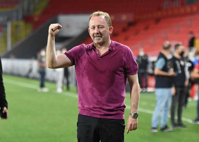 Şampiyonluğun ardından saha içinde yaşanan sevinç karelerini sizler bir araya getirdik - Görsel 22