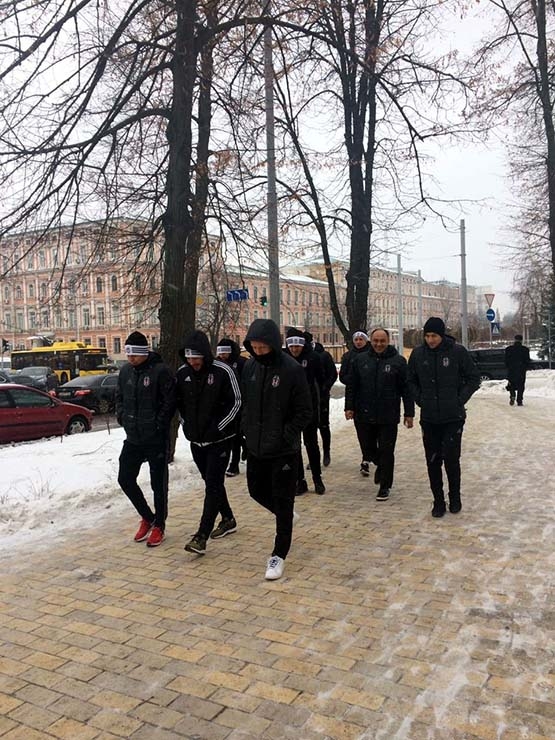 Futbolcuların Kiev yürüyüşünden kareler - Görsel 3