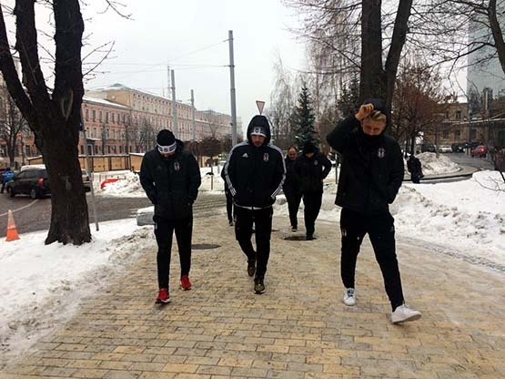 Futbolcuların Kiev yürüyüşünden kareler - Görsel 4