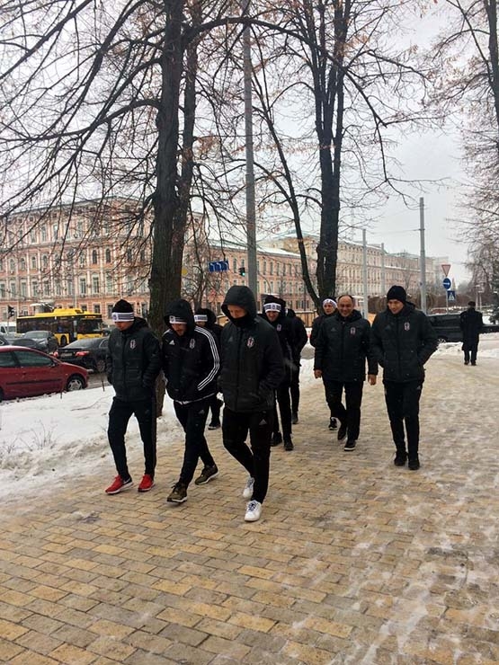 Futbolcuların Kiev yürüyüşünden kareler - Görsel 6