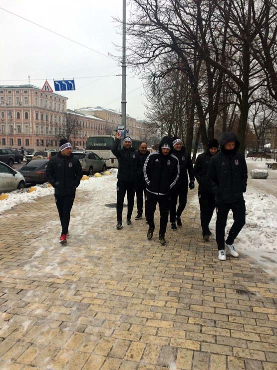 Futbolcuların Kiev yürüyüşünden kareler - Görsel 7