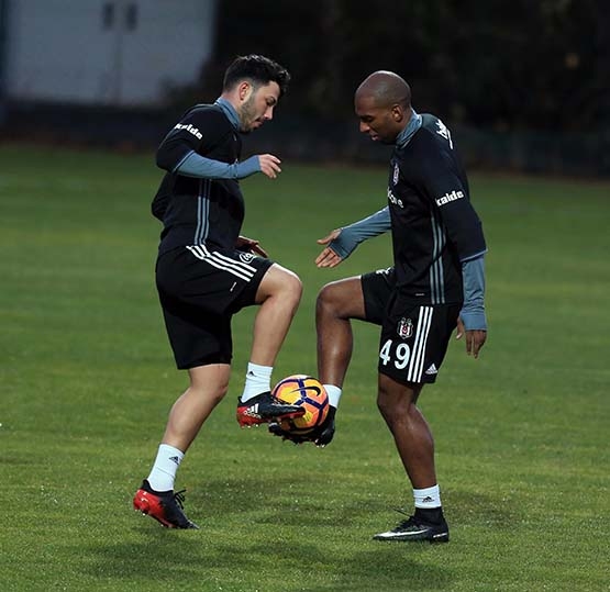 Beşiktaş Kampta | Ryan Babel'in ilk antrenmanından kareler - Görsel 1