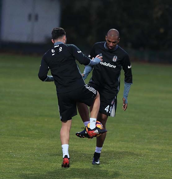 Beşiktaş Kampta | Ryan Babel'in ilk antrenmanından kareler - Görsel 4