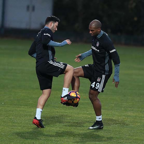 Beşiktaş Kampta | Ryan Babel'in ilk antrenmanından kareler - Görsel 6