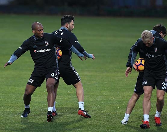 Beşiktaş Kampta | Ryan Babel'in ilk antrenmanından kareler - Görsel 8