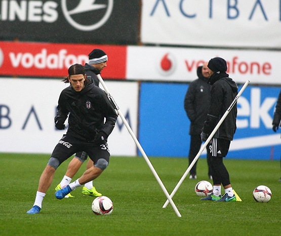 Beşiktaş'ta hazırlıklar sürüyor! Caner de takımla birlikte çalıştı - Görsel 11