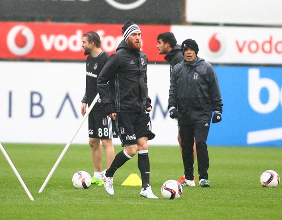 Beşiktaş'ta hazırlıklar sürüyor! Caner de takımla birlikte çalıştı - Görsel 2