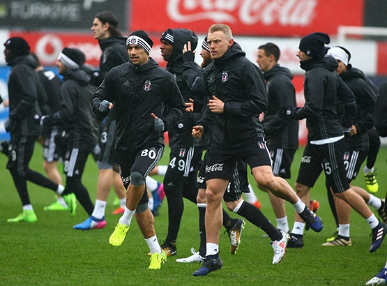 Beşiktaş'ta hazırlıklar sürüyor! Caner de takımla birlikte çalıştı - Görsel 21