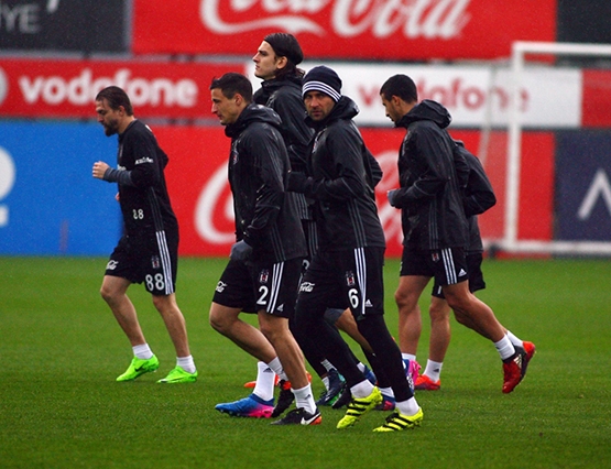 Beşiktaş'ta hazırlıklar sürüyor! Caner de takımla birlikte çalıştı - Görsel 3