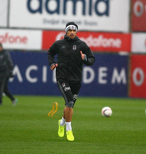 Beşiktaş'ta hazırlıklar sürüyor! Caner de takımla birlikte çalıştı - Görsel 4