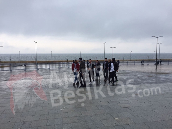 Trabzon'da kapılar açıldı! Beşiktaş taraftarı içeri giriyor - Görsel 2