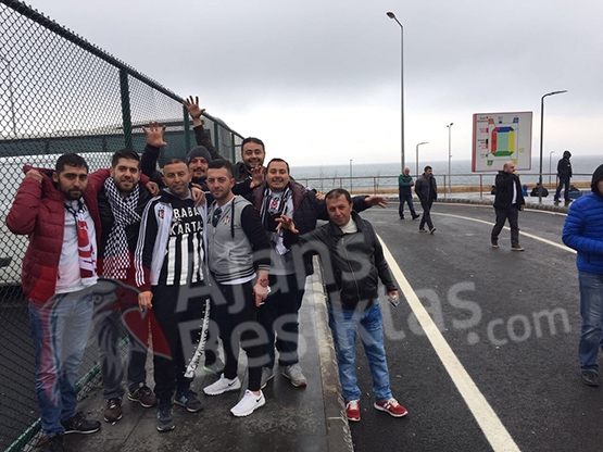 Trabzon'da kapılar açıldı! Beşiktaş taraftarı içeri giriyor - Görsel 4
