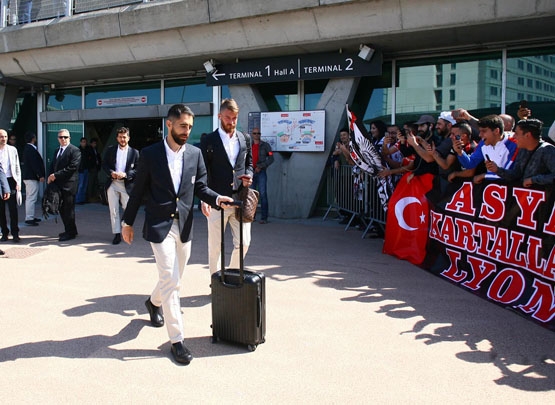 Beşiktaş Lyon'da böyle karşılandı - Görsel 3