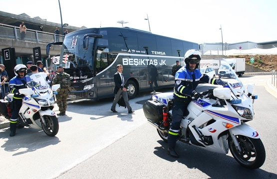 Beşiktaş Lyon'da böyle karşılandı - Görsel 5