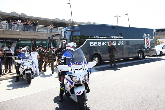 Beşiktaş Lyon'da böyle karşılandı - Görsel 6