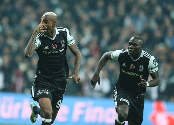 Sosyal medyada Talisca çılgınlığı! İşte o 'caps'ler... - Görsel 1