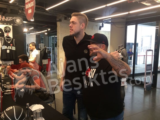 Potanın Kartalları taraftarla buluştu - Görsel 1