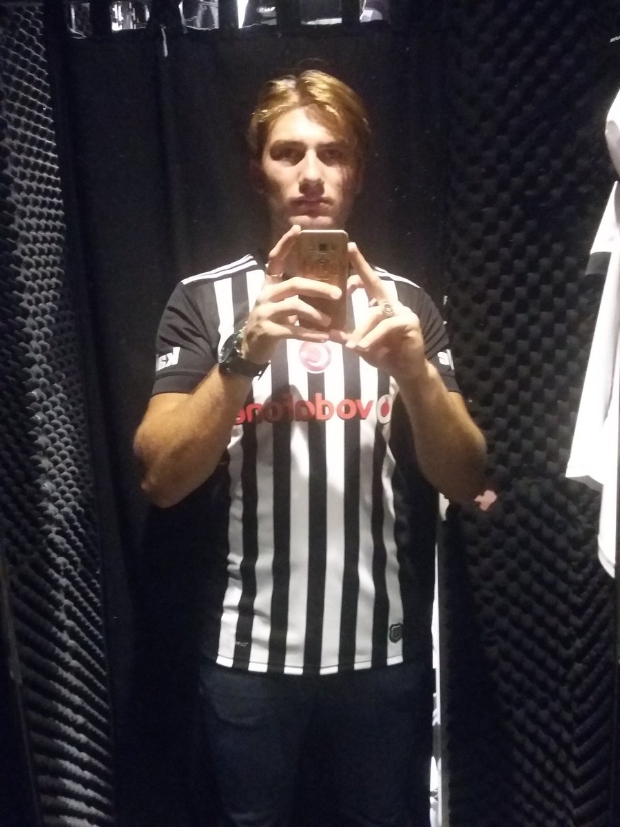 Formayı alır almaz giydiler! İşte Beşiktaş taraftarının yeni formalarla - Görsel 9