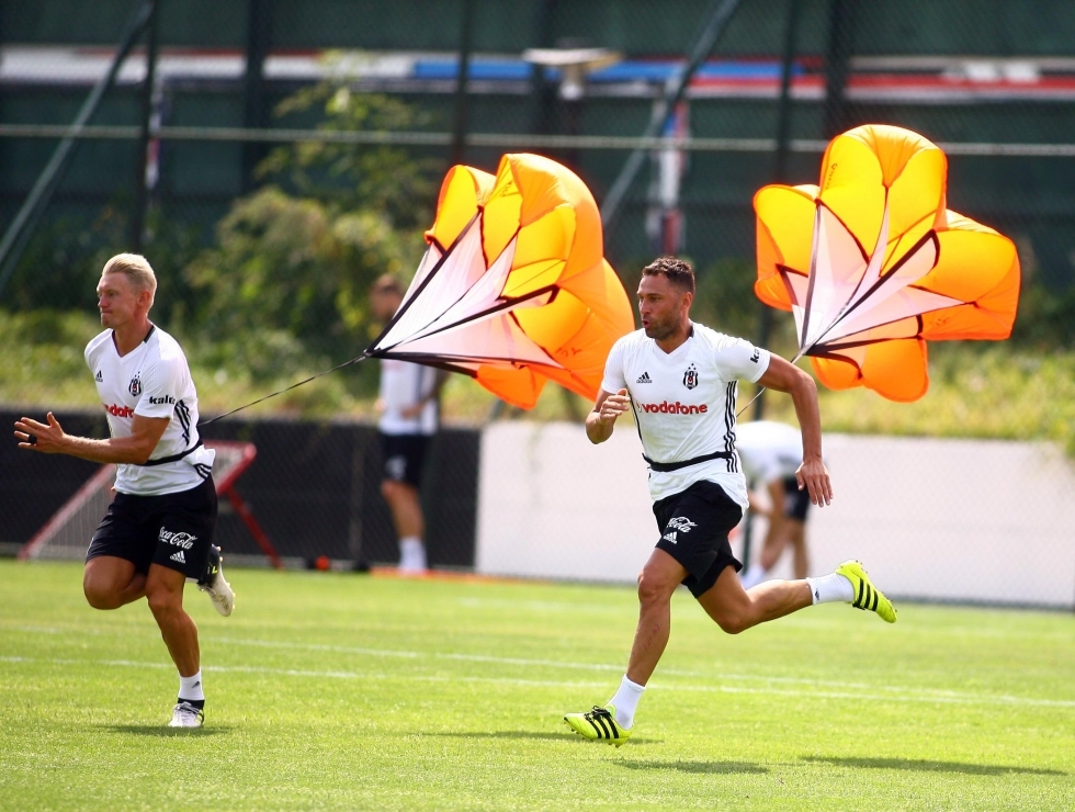 Beşiktaş paraşüt taktı! - Görsel 1